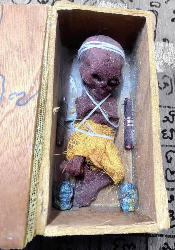 ลูกกรอกโหงพราย นอนในโลงไม้ อาถรรพณ์ ขนาดบูชา สูง 3นิ้ว อาจารย์ ปู่อี๋