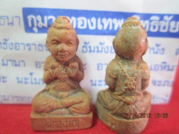 กุมารเทพ สิทธิชัย เนื้อดินเผา ผสมผงพุทธคุณ 108 ขนาดพกพา (ขนาดพกพา 1นิ้ว )   สร้าง ๑๓ เมษายน ๒๕๕๓                    หลวงพ่อรักษ์