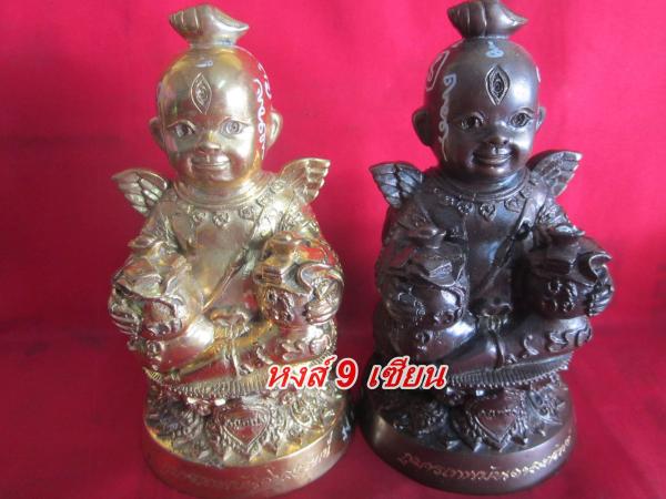 กุมารเทพ บันดาลทรัพย์ สองหน้า ( เนื้อ รมมันปู ) และ เนื้อเทวาฤทธิ์ ขนาดบูชา 5 นิ้วรวมฐาน หลวงปู่ครูบาคำเป็ง