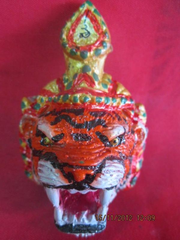 เศียร ปู่เจ้าสมิงพราย ด้านหลัง มวลสาร อาจารย์ สุพจน์ ฤชา 