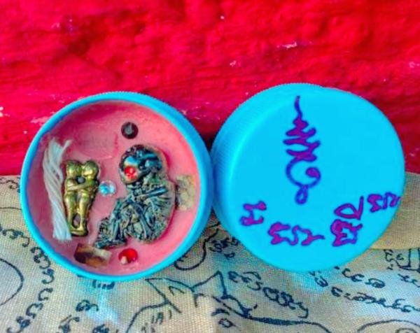 สีผี้ง พรายกระซิบ ลูกกรอก นำโชค เป็นการปลุกเสกโดยอาจารย์ปู่โทน.