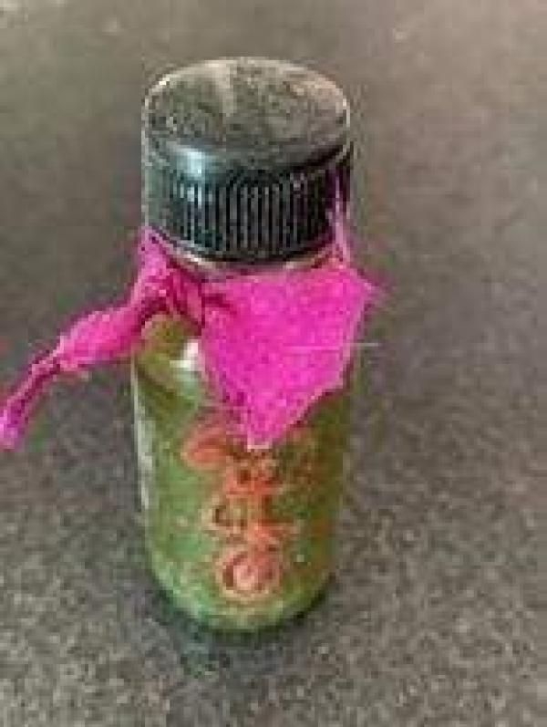 น้ำมันว่านเทพรัญจวน พระอาจารย์แก้ว หลวงปู่ฤาษีมรกต  