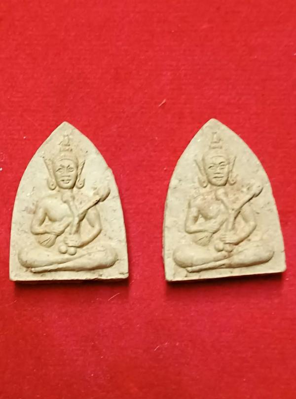 เทพกามา  ถือศรศิวลึงค์ หลัง โยนี ศิวลึงค์ พิมพ์จอบ เนื้อดิน ปีสร้าง 2546 หลวงปู่ครูคำเป็ง ฐิตปัญโญ อาศรมสุขาวดีวราราม จ.กำแพงเพชร