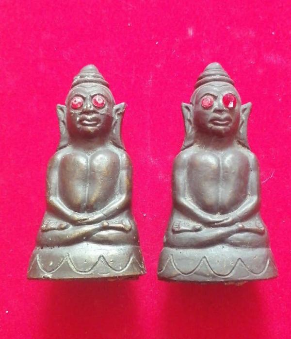 พ่องั่งเจ้าเสน่ห์ งั่งตาแดง (รุ่นแรก)  สูง 3นิ้ว เนื้อโลหะ อุดพญาครูฑ รูปเหมือน ล.ปคำเป็ง   ปลุกเสกโดย หลวงปู่ครูบาคำเป็ง ฐิตปัญโญ สำนักอาศรมสุขาวดี จ.กำแพงเพชร..