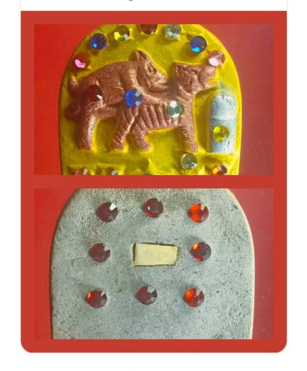 หมูขี่เสือ เนื้อผง เพ้นส์สีฝังพลอย   หลวงปู่ครูคำเป็ง ฐิตปัญโญ อาศรมสุขาวดีวราราม จ.กำแพงเพชร