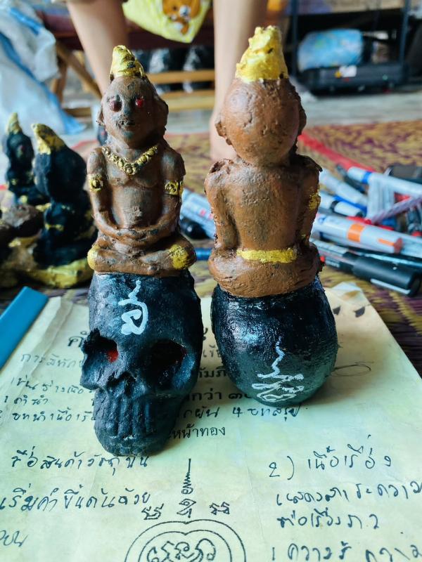 พญางั่งตาแดง รุ่นนั่งกะโหลก สายเสน่ห์ สายโชคลาภ อาจารย์ปานเทพ ท่านจัดสร้างเพียง 599 องค์เท่านั้น   ( ขนาดบูชา 3 นิ้ว ) 